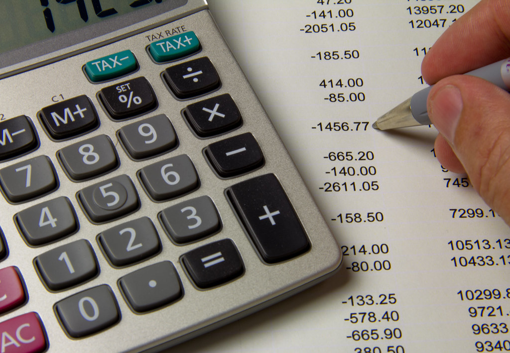 What Is The Difference between Accounting Income and Cash Flow